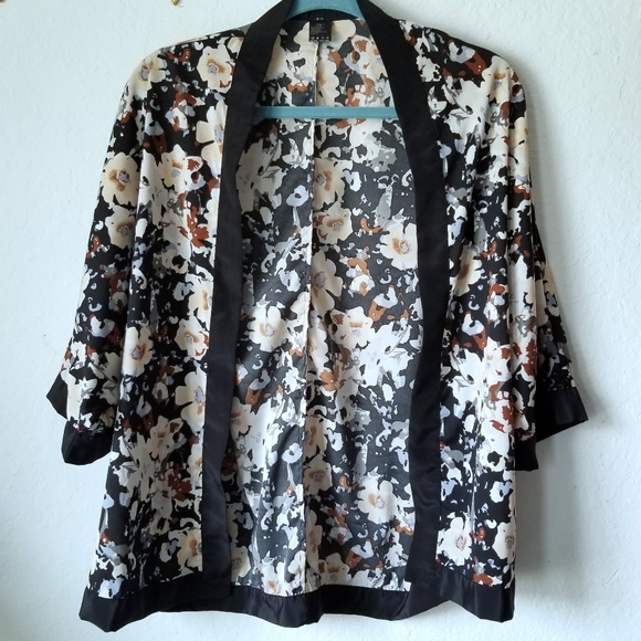 D&Y l David & Young Floral Kimono - Picture 1 of 6